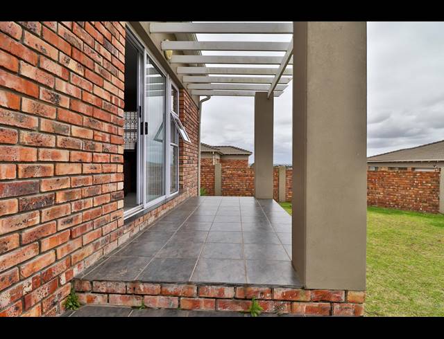 3 BEDROOM TOWNHOUSE RENTED IN LORRAINE